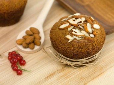 badem ve redcurrants kahvaltı muffin