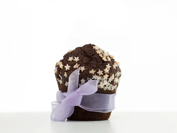 Chocolate muffin wrapped up as a gift — Stock Photo, Image