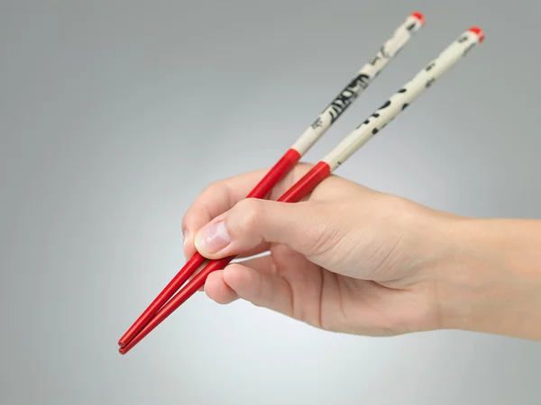 Χέρι με ζευγάρι chopsticks — Φωτογραφία Αρχείου