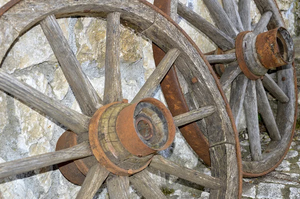 Ein altes Holzrad — Stockfoto