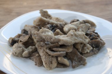 Mantarlı tavuk güveç