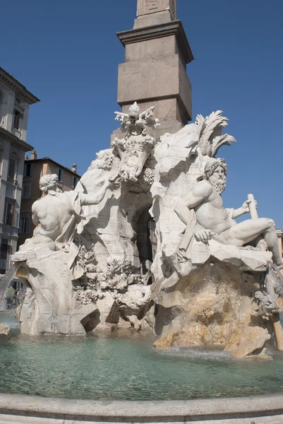 Berninis fontänen på piazza navona i Rom. — Stockfoto