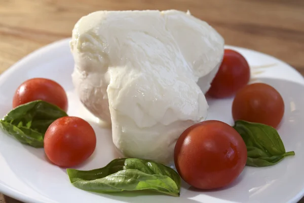 Mozzarella and pachino tomatoes — Stock Photo, Image