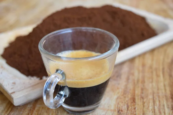 Sterke Romige Espresso Met Gemalen Koffie — Stockfoto