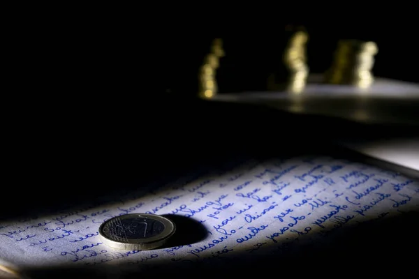 Concepto Económico Con Claroscuro Manuscrito Algunas Monedas — Foto de Stock