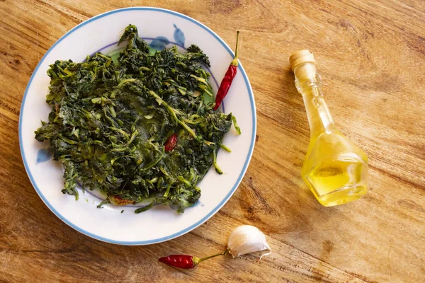 Sauteed Chicory Greens Roman Oil Garlic Hot Pepper — Stock Photo, Image