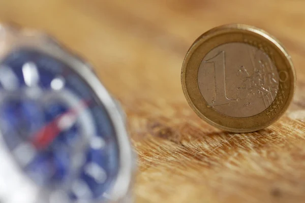 Tid Penger Med Klokke Euro – stockfoto