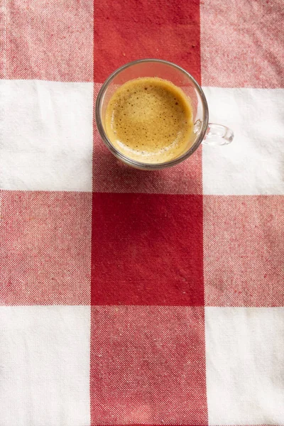 Flache Lage Einer Cremigen Espressotasse Auf Farbigem Hintergrund — Stockfoto