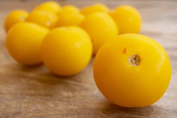 Gorup Ripe Yellow Tomatoes — Fotografia de Stock