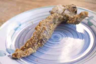 Kızarmış kuzu kaburgası.