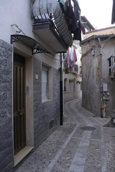 Calabria, Scilla 'daki karakteristik Chianalea köyü.