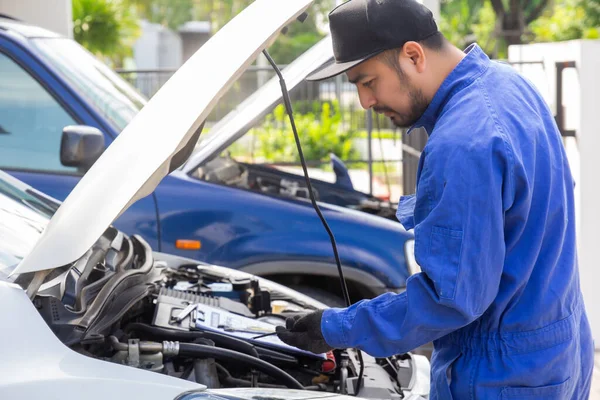 Maintenance Car Using Screwdriver Mechanic Man Hands Holding Tools Fixing — Stock Photo, Image