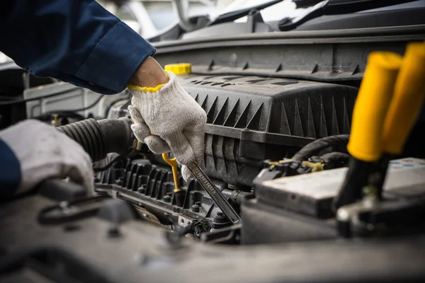 Battery Car Dead Concept Mechanic Repair Car Battery Charging Red — Stock Photo, Image