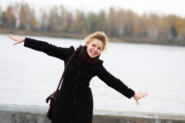 Genç sarışın kız