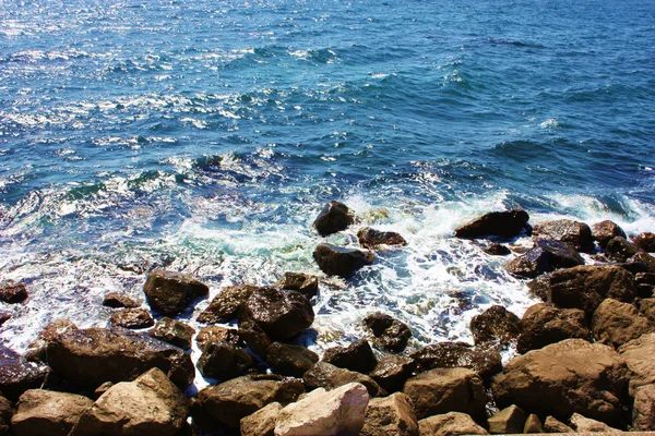 Steinstrand am Meer — Stockfoto