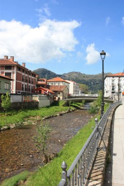 Ampuero İspanya 'nın Cantabria şehrinde küçük bir kasabadır.