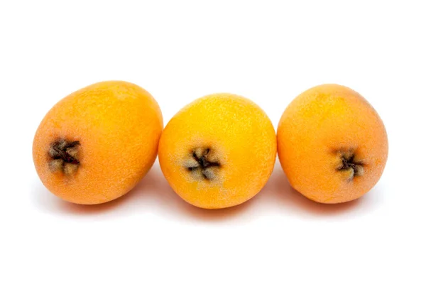 白い背景に隔離された果実をLoquats — ストック写真