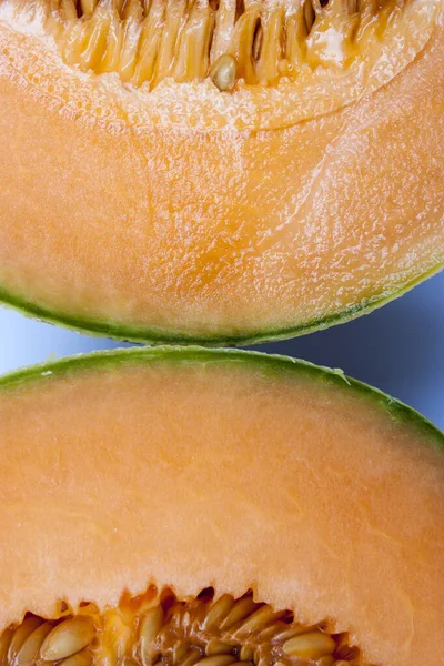 Die Hälfte Der Melone Isoliert Auf Weißem Hintergrund — Stockfoto