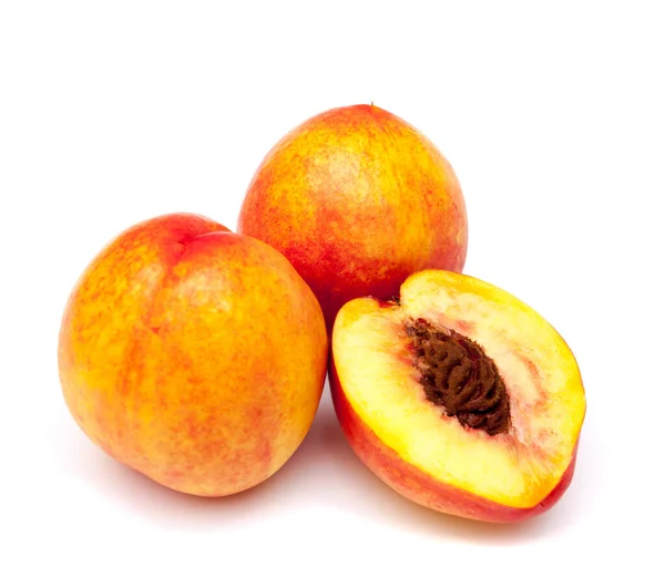 Персиковые Фрукты Половина Изолированы Белом Фоне — стоковое фото