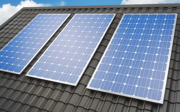 Солнечные панели на крыше — стоковое фото