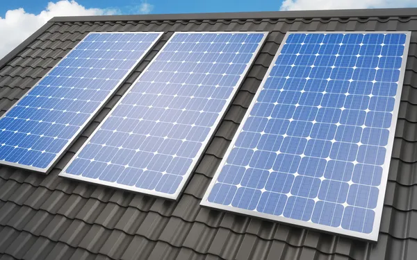 Zonnepanelen op het dak — Stockfoto