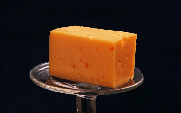 Sýr na noze obrácený sklo. — Stock fotografie