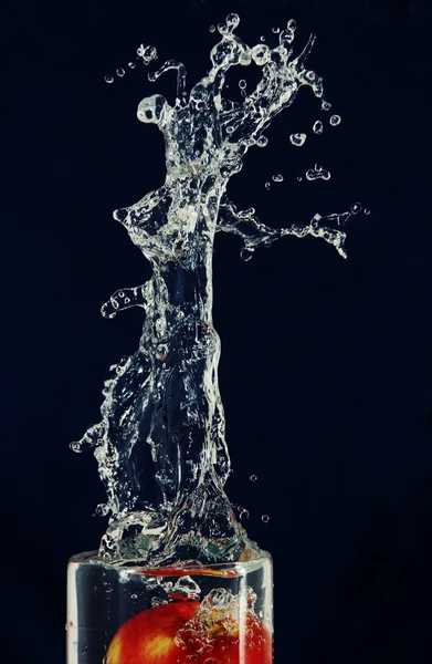Splash vagy fröccsenő víz. — Stock Fotó