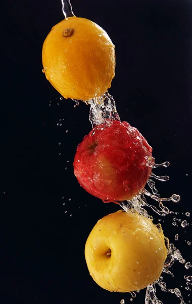 Fruit in a water jet. — Stock Photo, Image