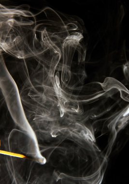 duman koyu arka plan üzerinde.