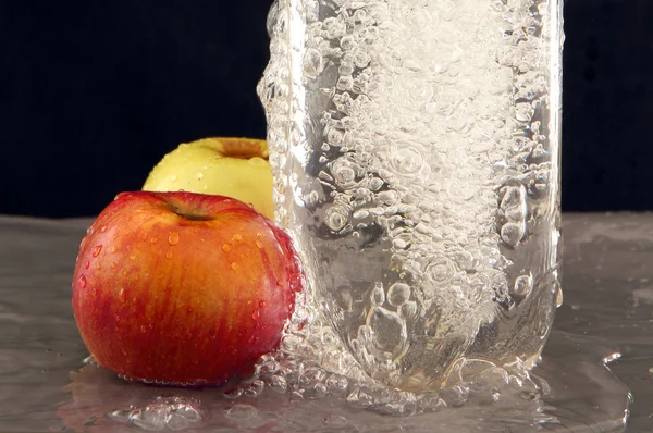 Water and fruit. — Stock Photo, Image