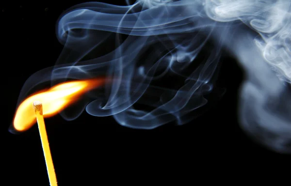 Цвет огня и дыма — стоковое фото