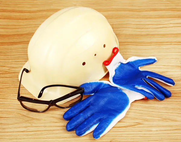 Casco, gafas y guantes . —  Fotos de Stock