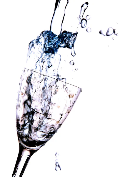 Getränk in Glas gegossen. — Stockfoto