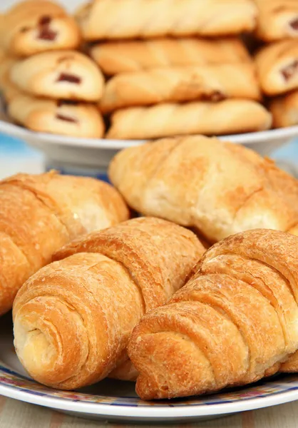 Croissant és kekszek. — Stock Fotó
