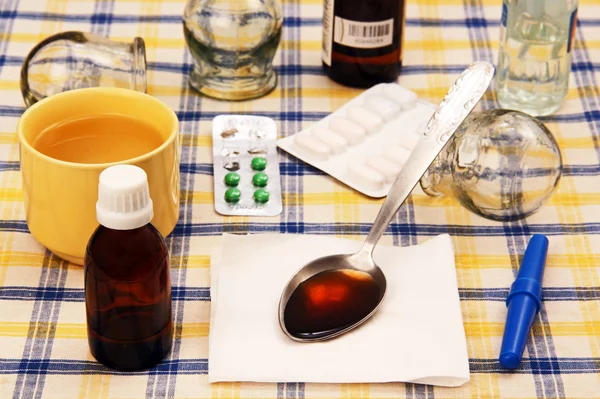 Medicinale druppels en tabletten. — Stockfoto