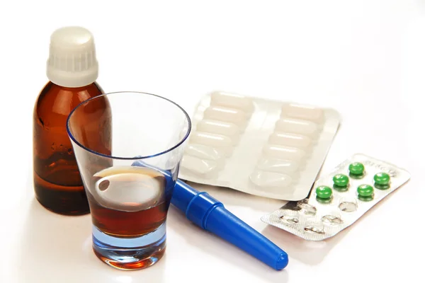 Medicinale druppels en tabletten. — Stockfoto