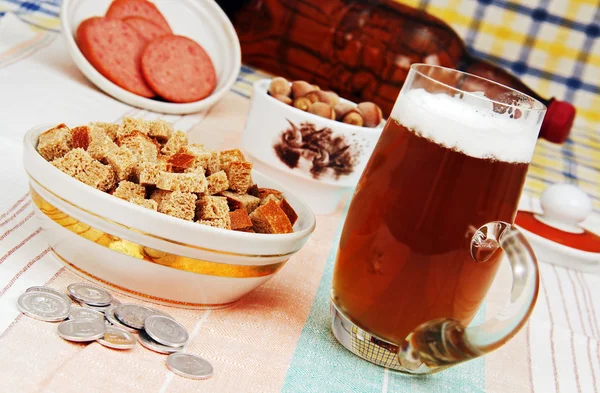 Beer and a snack. — Stock Photo, Image