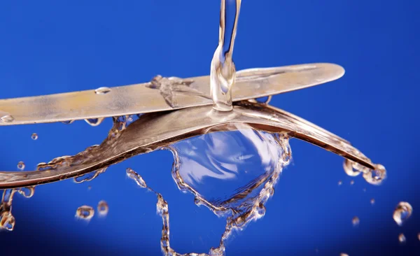 Cutlery under running water. — Stock Photo, Image