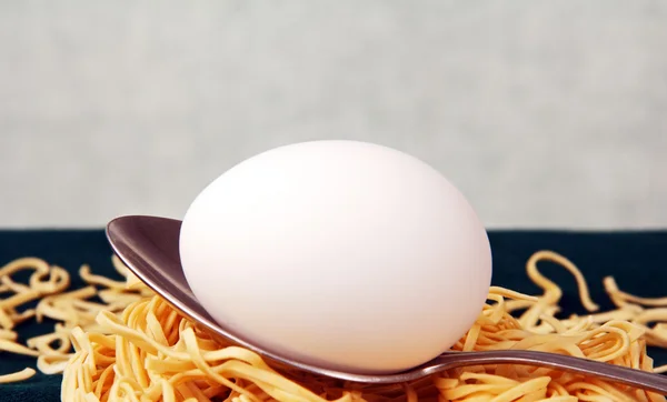 Noodles and eggs. — Stock Photo, Image