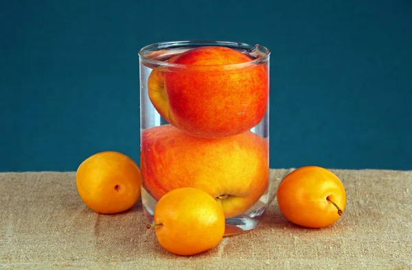 Compote van perziken — Stockfoto