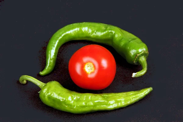 Pods of green hot peppers and red tomatoes. — Stock Photo, Image
