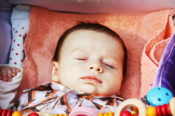 Menino em um carrinho de bebê . — Fotografia de Stock