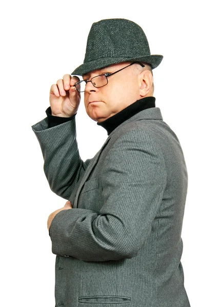 Człowiek w czapkę z daszkiem i ciemne okulary. — Zdjęcie stockowe