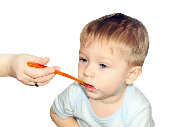 Alimentar a un bebé . — Foto de Stock