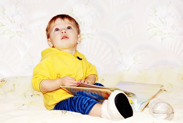 Kid flips through a book. — Stock Photo, Image