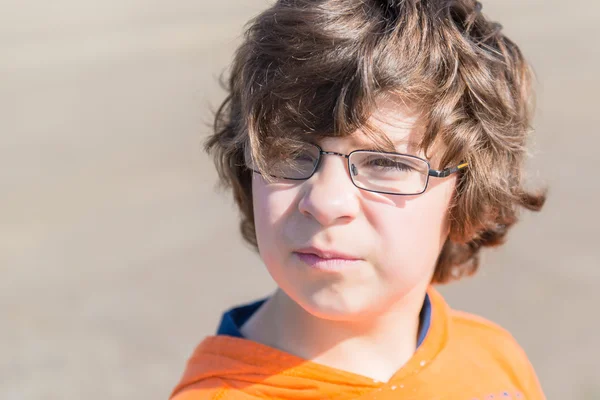Chłopiec w okularach — Zdjęcie stockowe