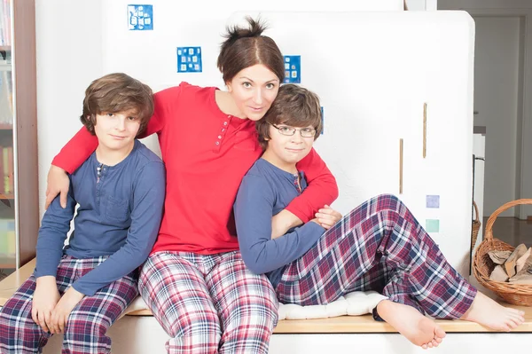 Familie in pyjama 's — 스톡 사진