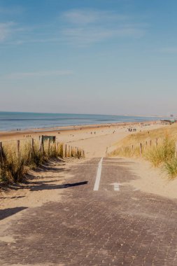 Kuzey Denizi üzerinde Hollanda 'da bir sahil..