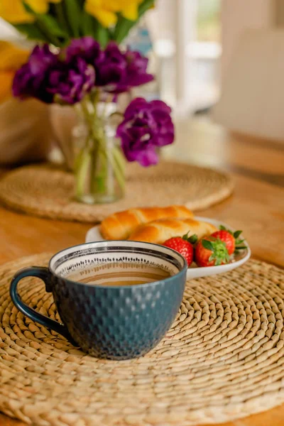 Завтрак Кофе Булочками Клубника Завтрак — стоковое фото