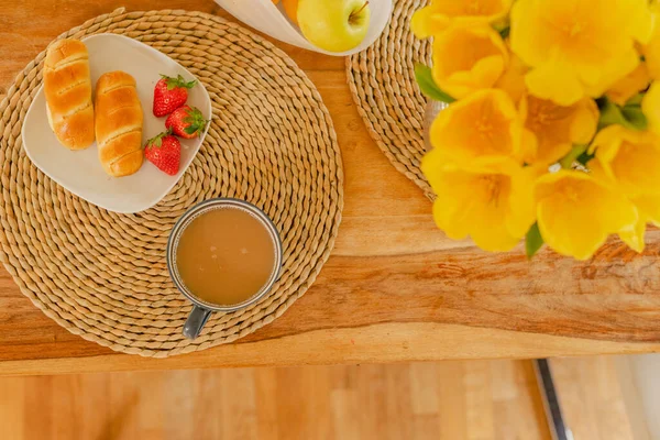 Breakfast Coffee Brioche Strawberries Breakfast — Fotografia de Stock